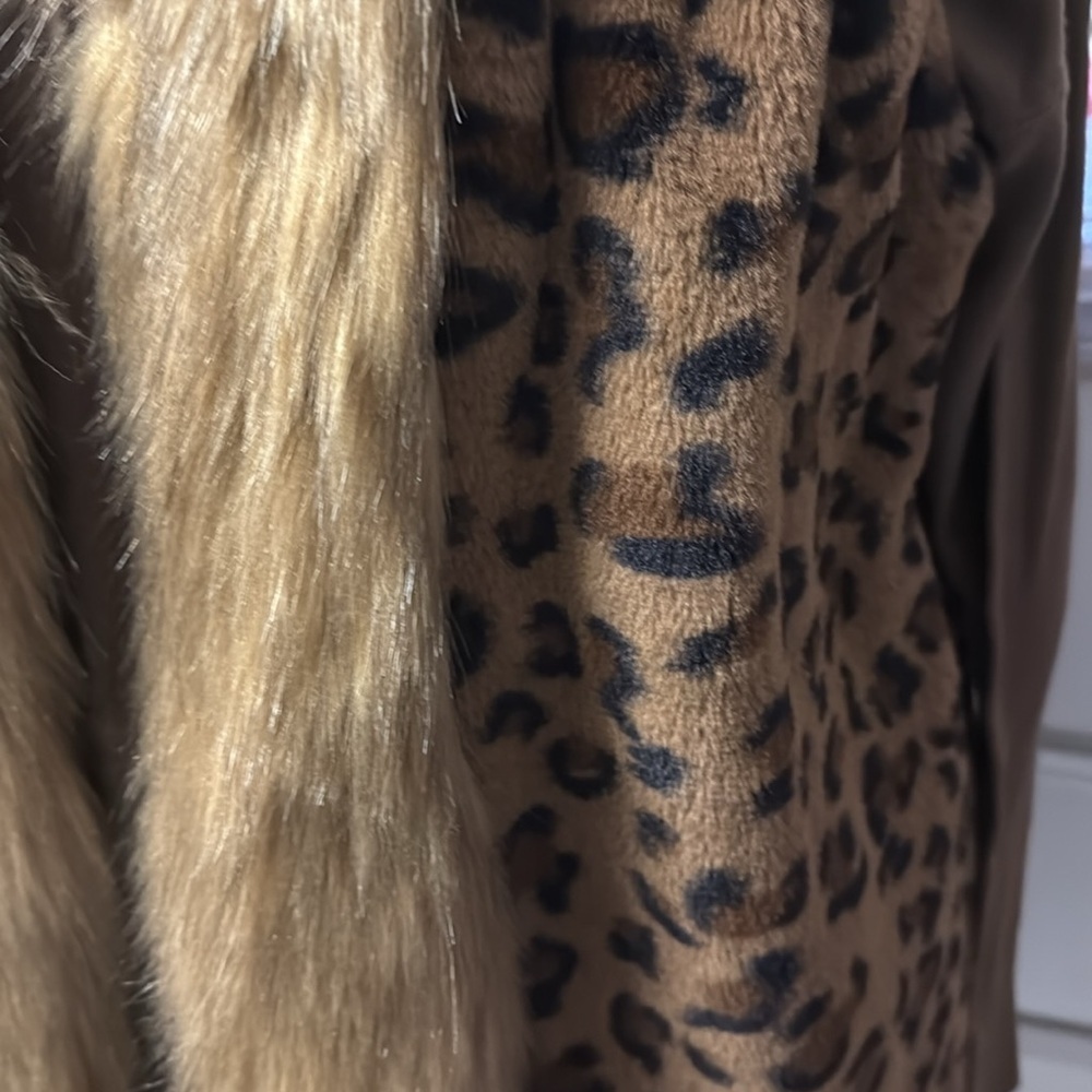 Leopard Print Faux Fur Trim vest - Picture 2 of 9